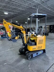 1.5 ton, 13.5HP RATO Mini Excavator w/ pilot control system | AGT-H15R